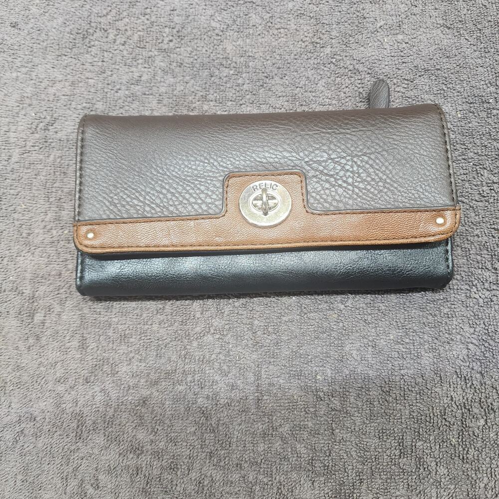 New Relic wallet faux turn lock b52